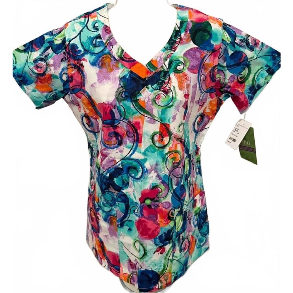 BIO BRING IT ON WOMENS SIZE XSMALL SCRUB‎ TOP MULTI COLOR NEW WITH TAGS